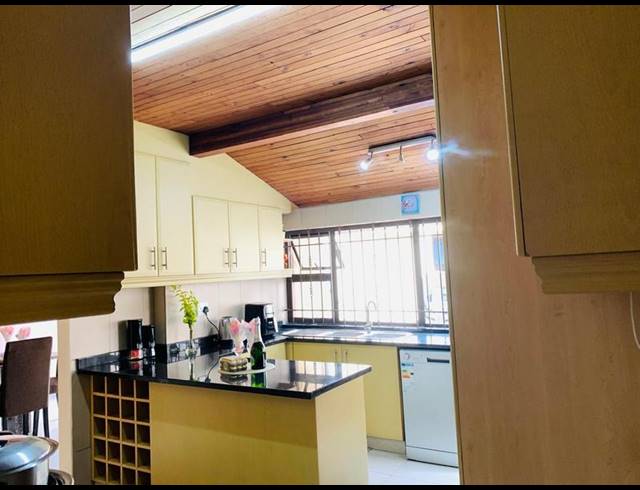 4 BEDROOM HOUSE FOR SALE IN MOSELEY